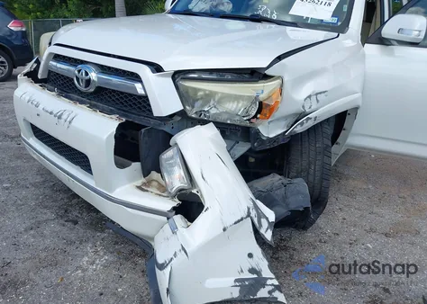 2011 Toyota 4Runner Sr5 V6 z USA, uszkodzony, nr VIN JTEZU5JR7B5028756